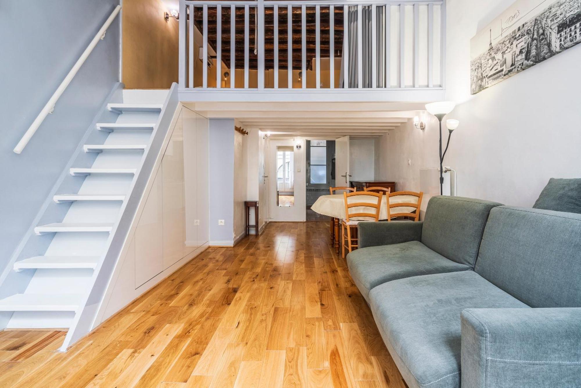 Louvre Chatelet Apartment Paris